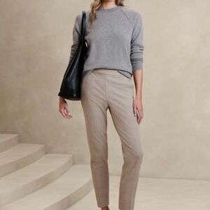 Banana Republic Hayden Tapered pant Sz 6 -NWT!